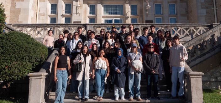 La concejala de Cultura, Juventud y Educación, Noemí Méndez, da la bienvenida a los nuevos alumnos internacionales de UNEATLANTICO, en un encuentro en el Palacio de la Magdalena