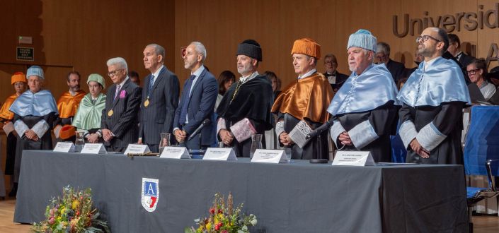 UNEATLANTICO celebra el acto de apertura del nuevo curso académico 2025-2026 y concede diplomas a los mejores expedientes