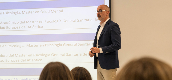 El Dr. Juan Luis Martín presenta la octava edición del Máster Universitario en Psicología General Sanitaria