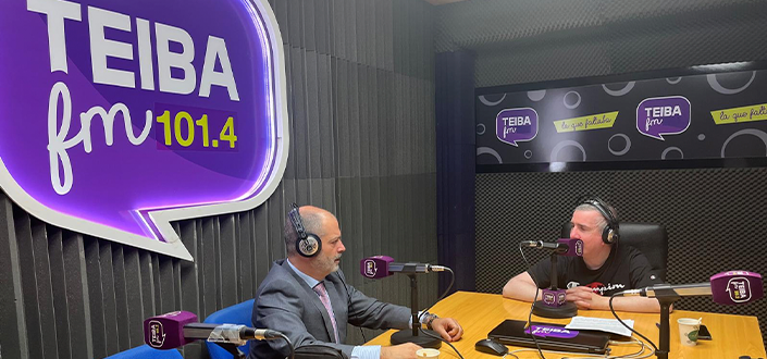 Rubén Calderón, rector de UNEATLANTICO, interviene en el programa «El Primer Café» de TEIBA FM