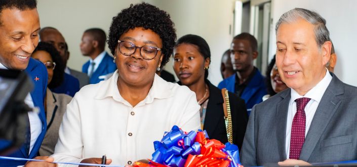 La Obra Cultural de la Universidad Europea del Atlántico Y FUNIBER inaugura la exposición «La Conquista del Cosmos» de Salvador Dalí en Bié, Angola