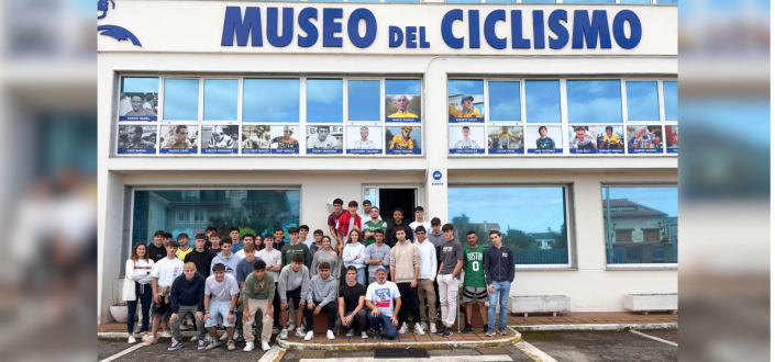 Estudiantes de primer curso visitan el Museo del Ciclismo en una actividad complementaria