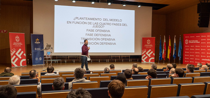 UNEATLANTICO acoge una jornada de actualización y reciclaje para entrenadores de fútbol