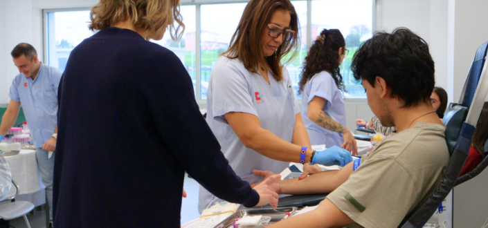 La comunidad universitaria colabora en una jornada de donación de sangre celebrada en el Campus de UNEATLANTICO organizada junto a la HDSC