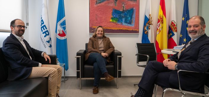 La directora general de Juventud, Cooperación al Desarrollo y Voluntariado, Blanca Fernández, visita UNEATLANTICO