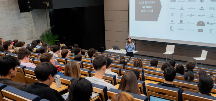 Cristina Lomba, editora de Penguin Random House, imparte una charla en UNEATLANTICO
