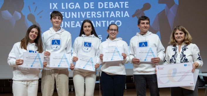 El equipo “La última palabra” del colegio Torrevelo-Peñalabra, ganador de la IX edición de la Liga de Debate Preuniversitaria de UNEATLANTICO