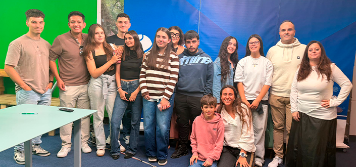Los futuros periodistas de UNEATLANTICO aprenden cómo funciona la televisión en Popular TV