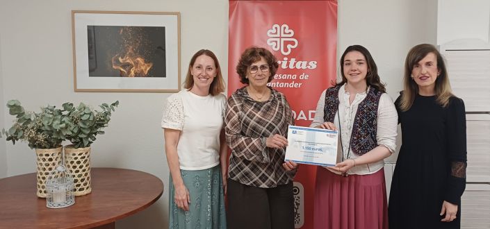 UNEATLANTICO destina la recaudación solidaria de sus actividades universitarias a Cáritas Diocesana de Santander
