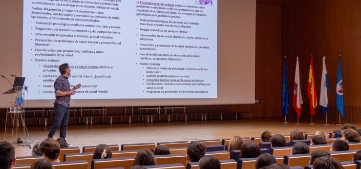 El Colegio Oficial de Psicología de Cantabria orienta al alumnado de UNEATLANTICO sobre la especialización y el ejercicio profesional 