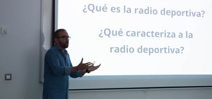 Óscar García Mayo acerca la realidad de la radio deportiva a los estudiantes de UNEATLANTICO
