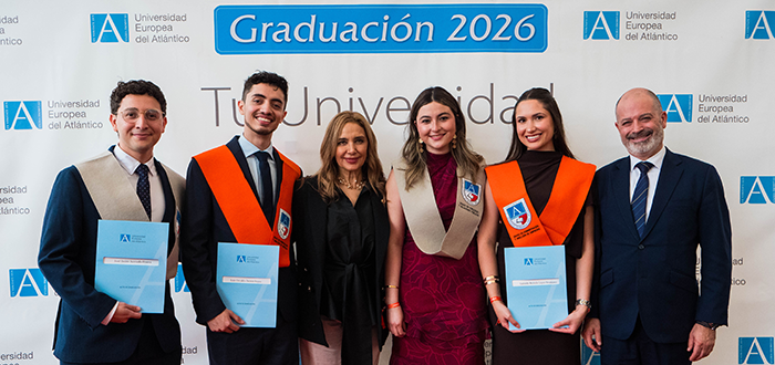 La embajadora de El Salvador, Dña. Anabella Machuca, ejerce de madrina de una graduación de UNEATLANTICO