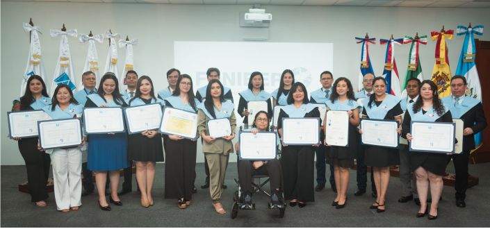 UNEATLANTICO celebra en Guatemala una ceremonia de entrega de títulos a estudiantes de posgrado