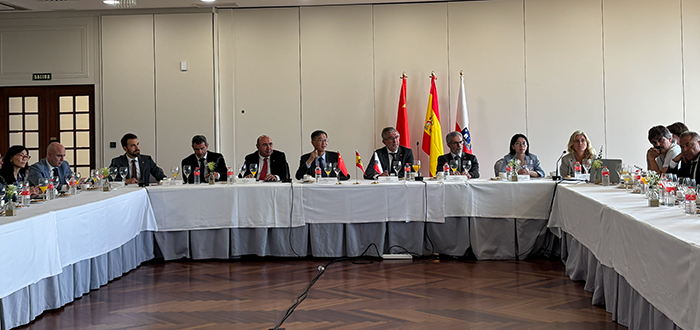 El Dr. Jorge Crespo participa en un desayuno empresarial con el embajador de la República Popular China en España, Yao Jing